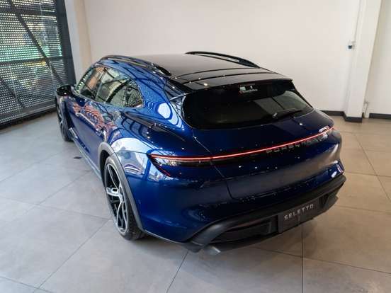 PORSCHE-TAYCAN-2024