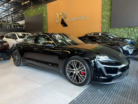 PORSCHE-TAYCAN-2020