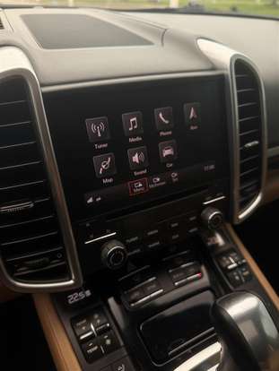 PORSCHE-CAYENNE-2017