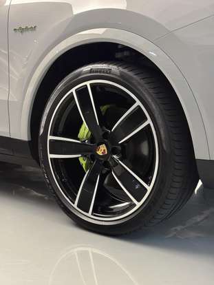 PORSCHE-CAYENNE-2023
