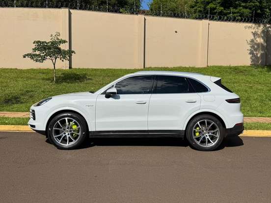PORSCHE-CAYENNE-2020