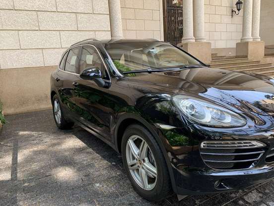 PORSCHE-CAYENNE-2011