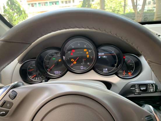 PORSCHE-CAYENNE-2011