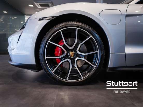 PORSCHE-TAYCAN-2023
