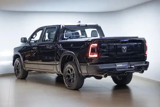 RAM-1500-5.7 V8 GASOLINA REBEL CD 4X4 AUTOMÁTICO RAM-1500-2021