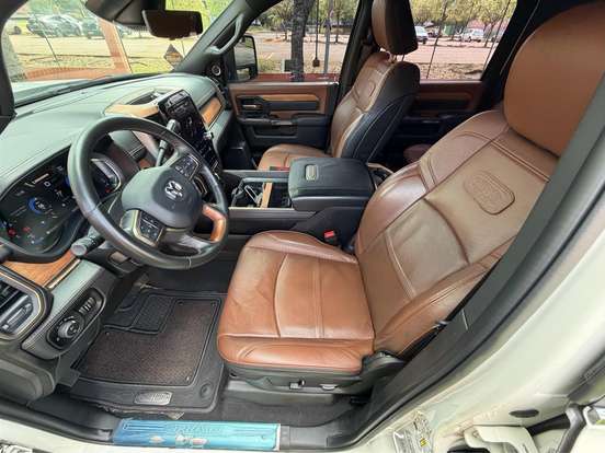 RAM-3500-6.7 I6 TURBO DIESEL LIMITED LONGHORN CD 4X4 AUTOMÁTICO RAM-3500-2023