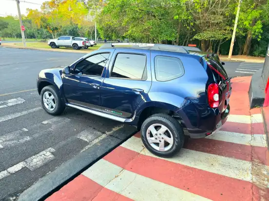 RENAULT-DUSTER-2012