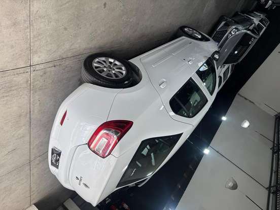 RENAULT-LOGAN-2022