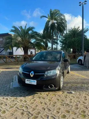 RENAULT-SANDERO-2018