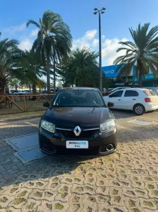 RENAULT-SANDERO-2018