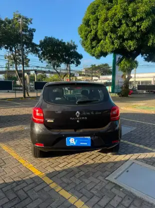 RENAULT-SANDERO-2018
