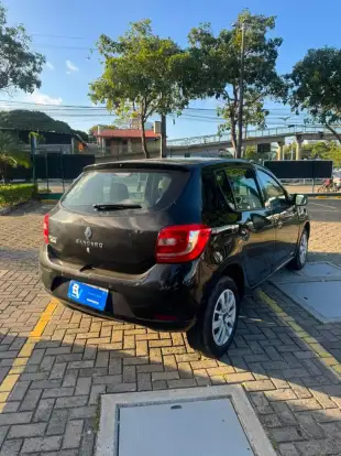 RENAULT-SANDERO-2018