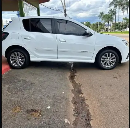 RENAULT-SANDERO-2021
