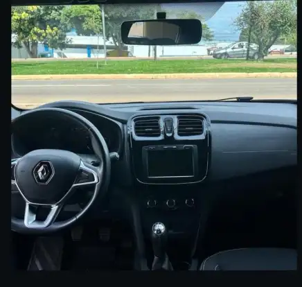 RENAULT-SANDERO-2021