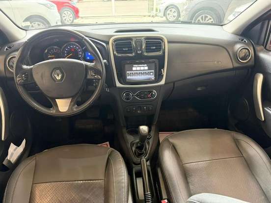 RENAULT-SANDERO-2016