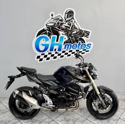 SUZUKI GSR 750 