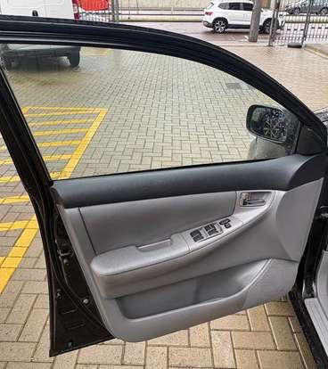 TOYOTA-COROLLA-2005