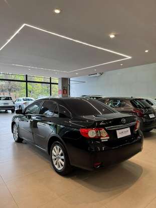 TOYOTA-COROLLA-2011