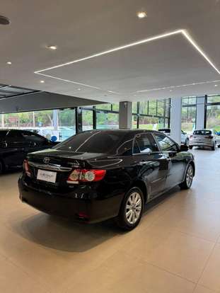 TOYOTA-COROLLA-2011
