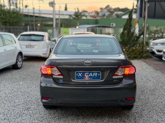 TOYOTA-COROLLA-2013