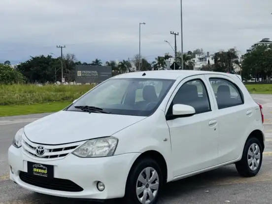 TOYOTA-ETIOS-1.3 X 16V FLEX 4P MANUAL TOYOTA-ETIOS-2016