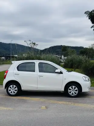 TOYOTA-ETIOS-2016