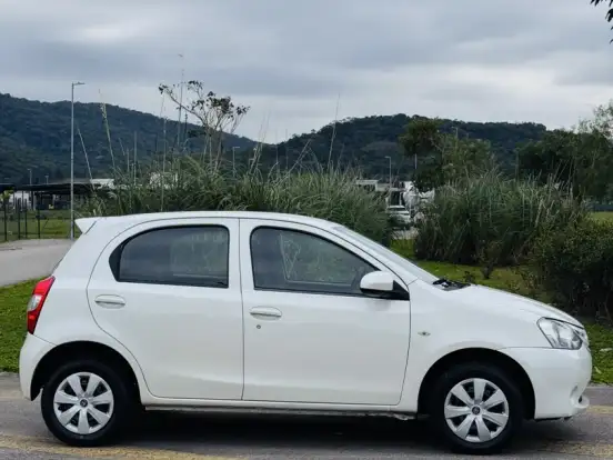 TOYOTA-ETIOS-1.3 X 16V FLEX 4P MANUAL TOYOTA-ETIOS-2016