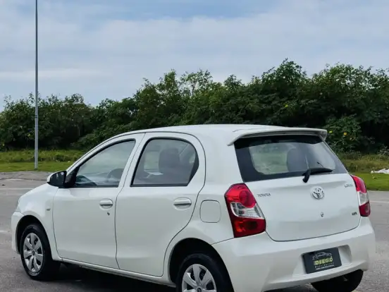 TOYOTA-ETIOS-1.3 X 16V FLEX 4P MANUAL TOYOTA-ETIOS-2016