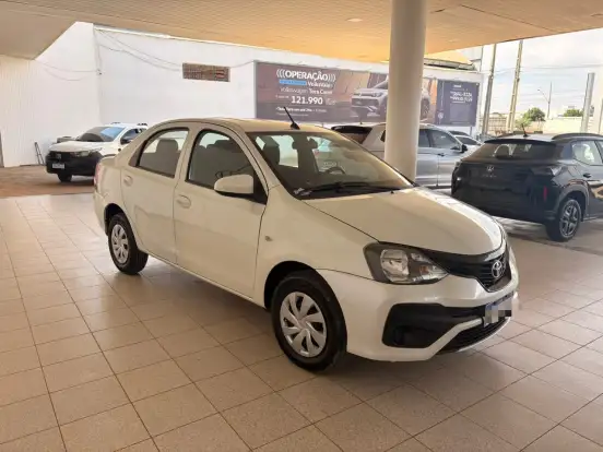 TOYOTA-ETIOS-2019