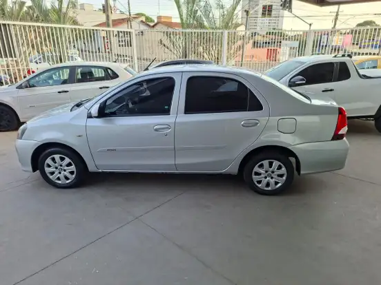 TOYOTA-ETIOS-2018