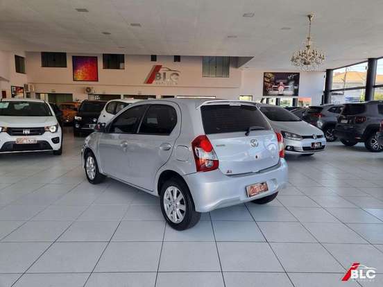 TOYOTA-ETIOS-2019
