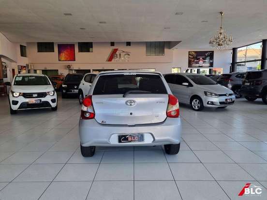 TOYOTA-ETIOS-2019