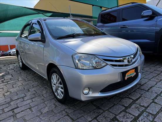 TOYOTA-ETIOS-1.5 XLS SEDAN 16V FLEX 4P MANUAL TOYOTA-ETIOS-2013