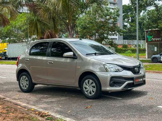 TOYOTA-ETIOS-2017