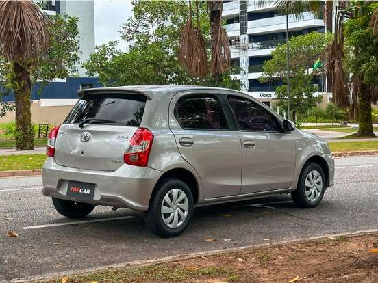 TOYOTA-ETIOS-1.5 XS 16V FLEX 4P AUTOMÁTICO TOYOTA-ETIOS-2017