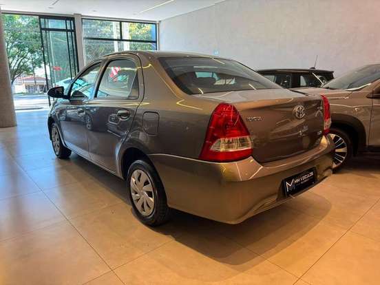 TOYOTA-ETIOS-2017