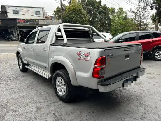 TOYOTA-HILUX-2012