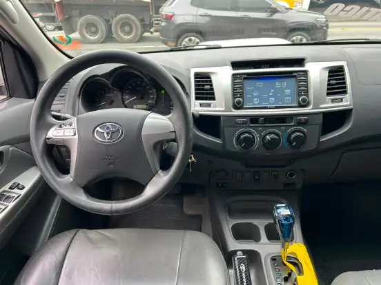 TOYOTA-HILUX-2.7 SR 4X2 CD 16V FLEX 4P AUTOMÁTICO TOYOTA-HILUX-2012