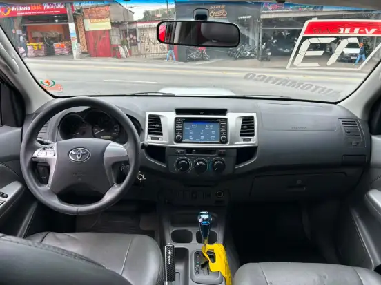 TOYOTA-HILUX-2.7 SR 4X2 CD 16V FLEX 4P AUTOMÁTICO TOYOTA-HILUX-2012