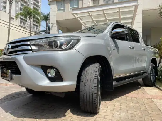 TOYOTA-HILUX-2018