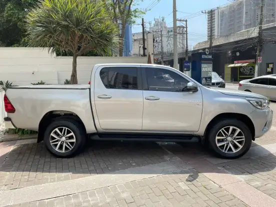 TOYOTA-HILUX-2018