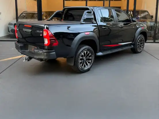 TOYOTA-HILUX-2.8 D-4D TURBO DIESEL CD GR-S 4X4 AUTOMÁTICO TOYOTA-HILUX-2022