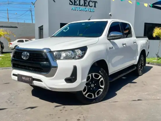 TOYOTA-HILUX-2.8 D-4D TURBO DIESEL CD SRV 4X4 AUTOMÁTICO TOYOTA-HILUX-2023