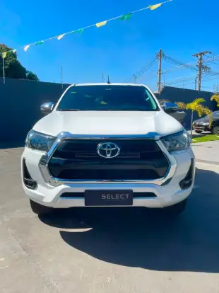 TOYOTA-HILUX-2023