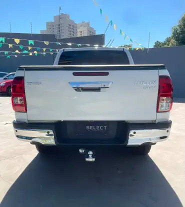 TOYOTA-HILUX-2023