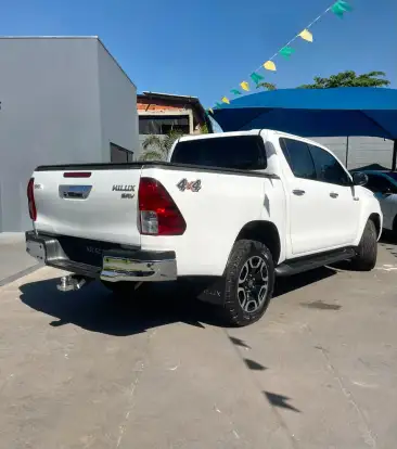 TOYOTA-HILUX-2023