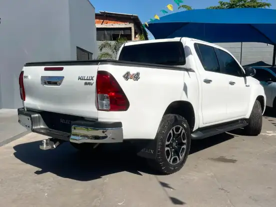 TOYOTA-HILUX-2.8 D-4D TURBO DIESEL CD SRV 4X4 AUTOMÁTICO TOYOTA-HILUX-2023