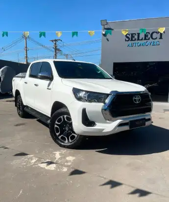 TOYOTA-HILUX-2023