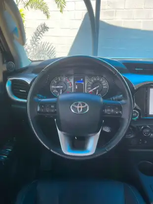 TOYOTA-HILUX-2023
