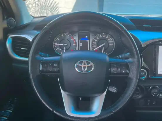 TOYOTA-HILUX-2.8 D-4D TURBO DIESEL CD SRV 4X4 AUTOMÁTICO TOYOTA-HILUX-2023